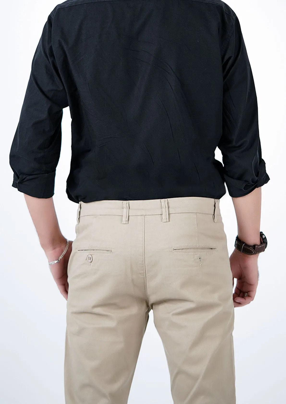 Solid Regular Fit Chinos with Button Closure and Pockets